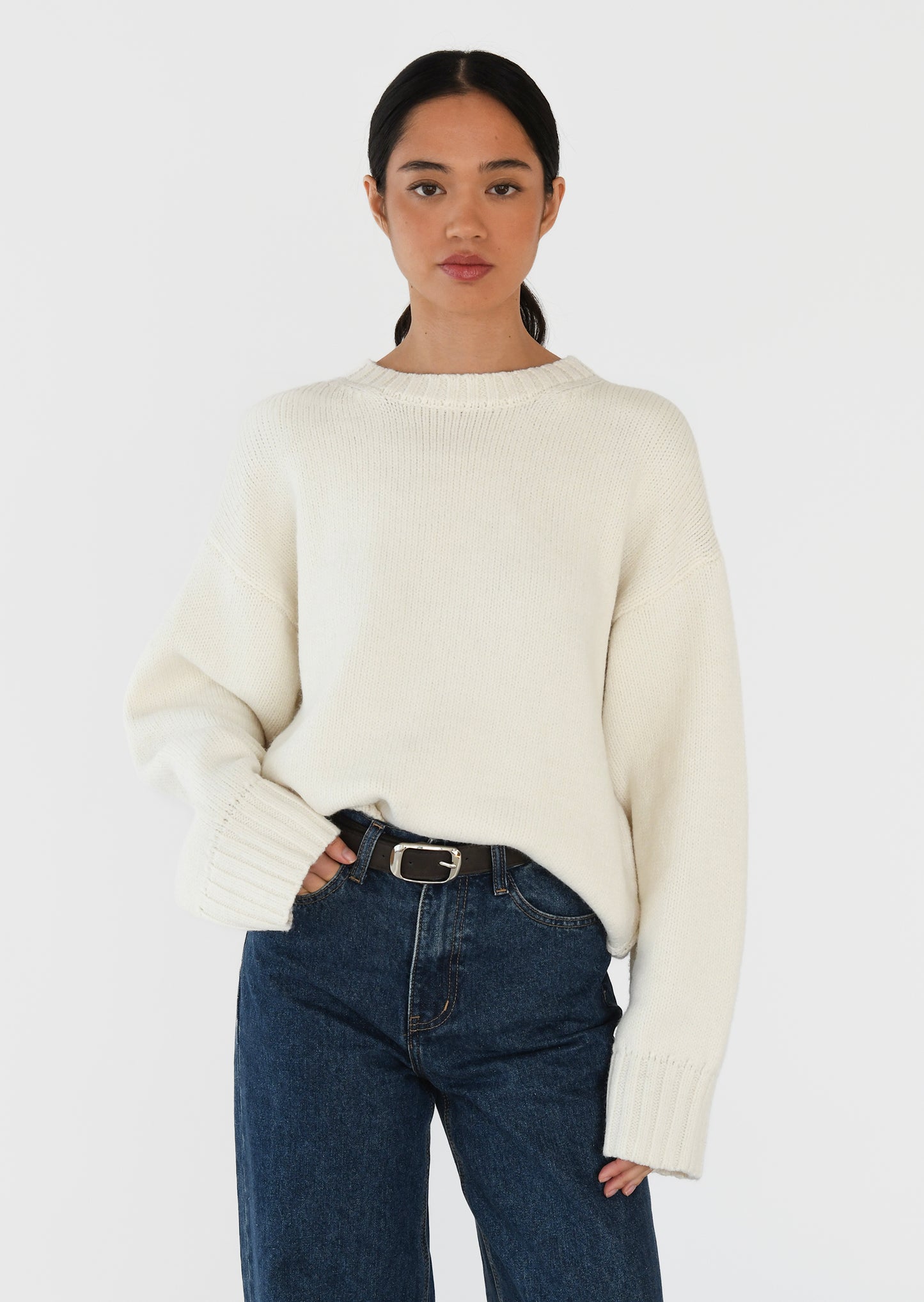 Round neck knit sweater 