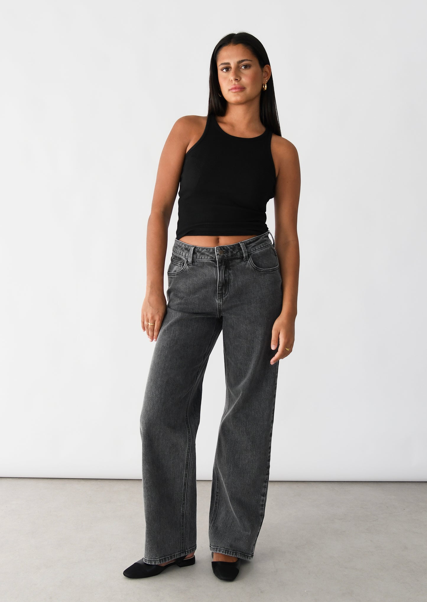 Mid-rise straight leg jeans 