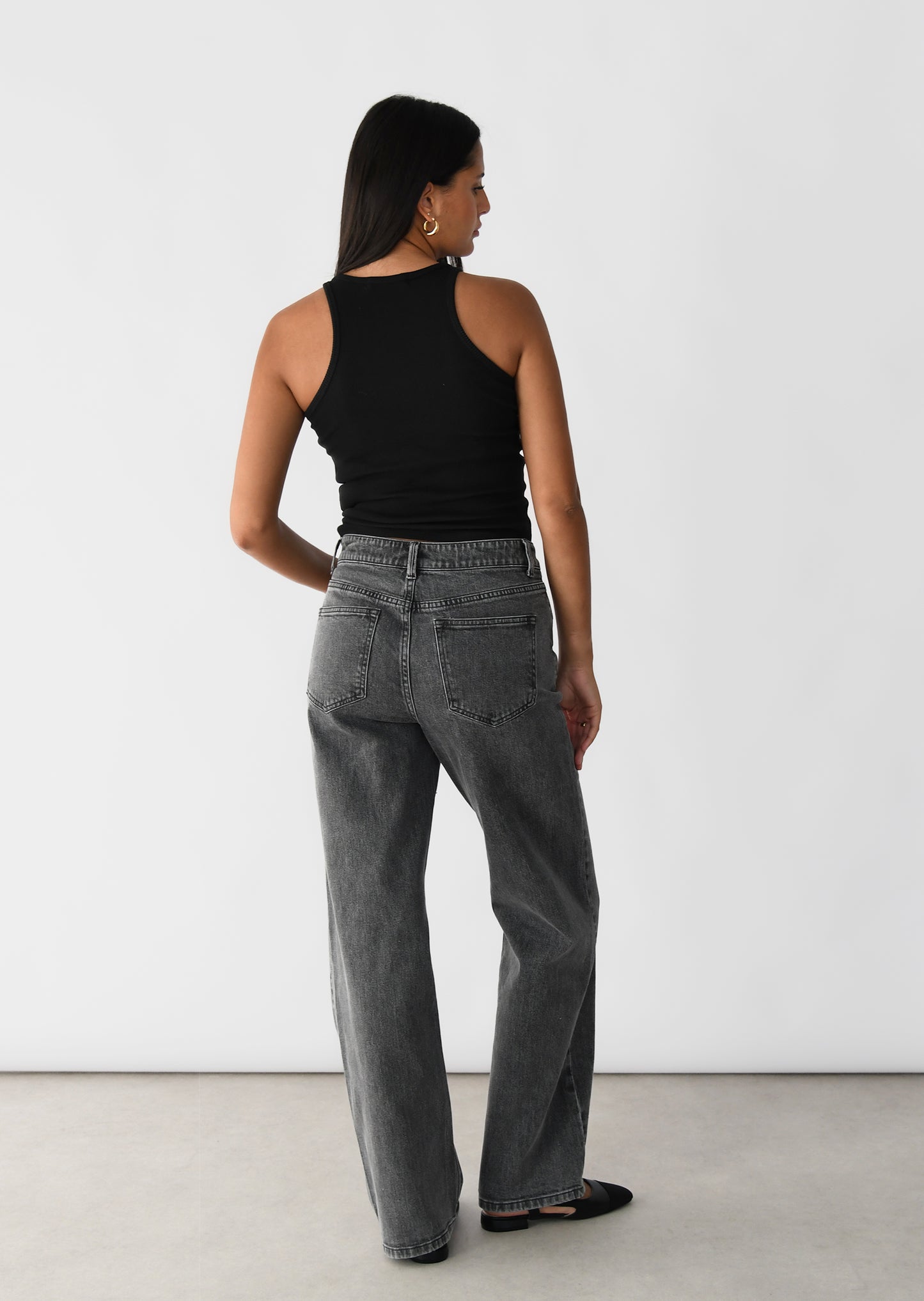 Mid-rise straight leg jeans 