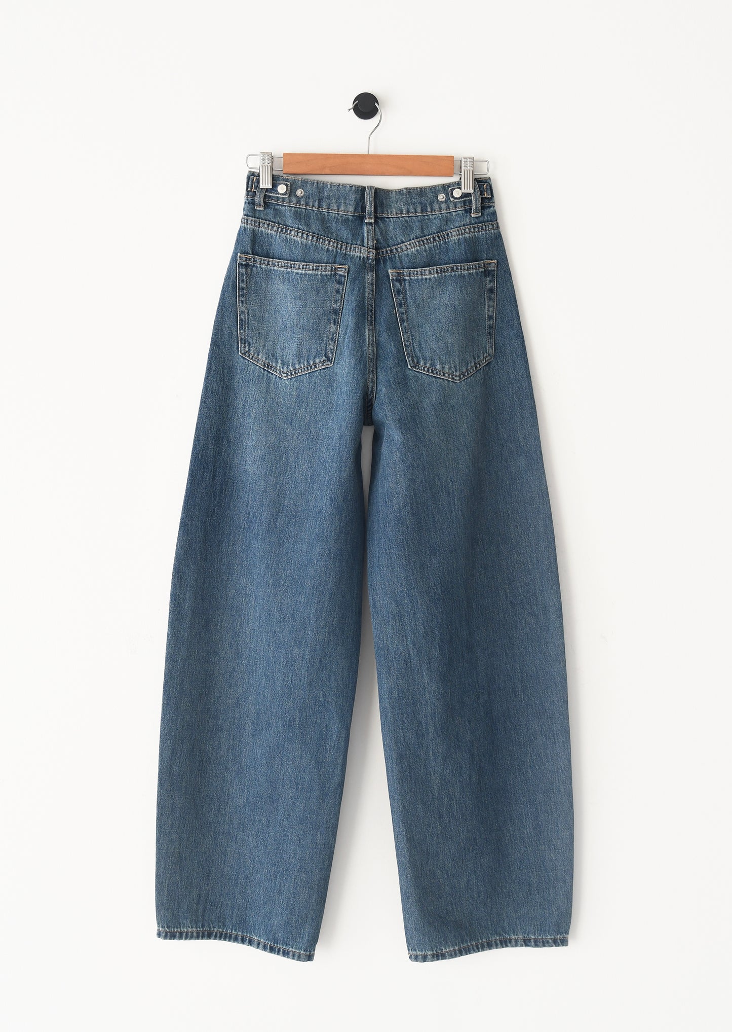 High-waisted barrel jeans