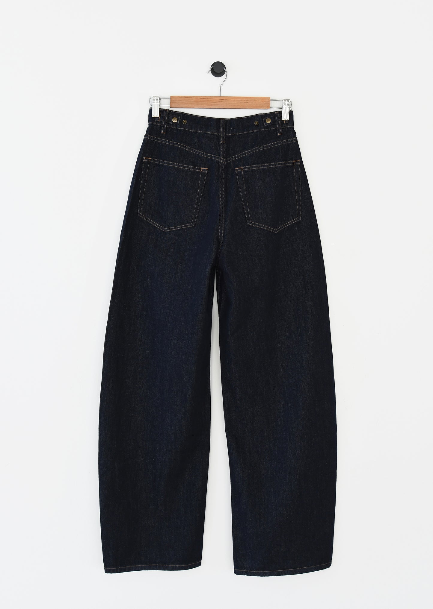 High-waisted barrel jeans