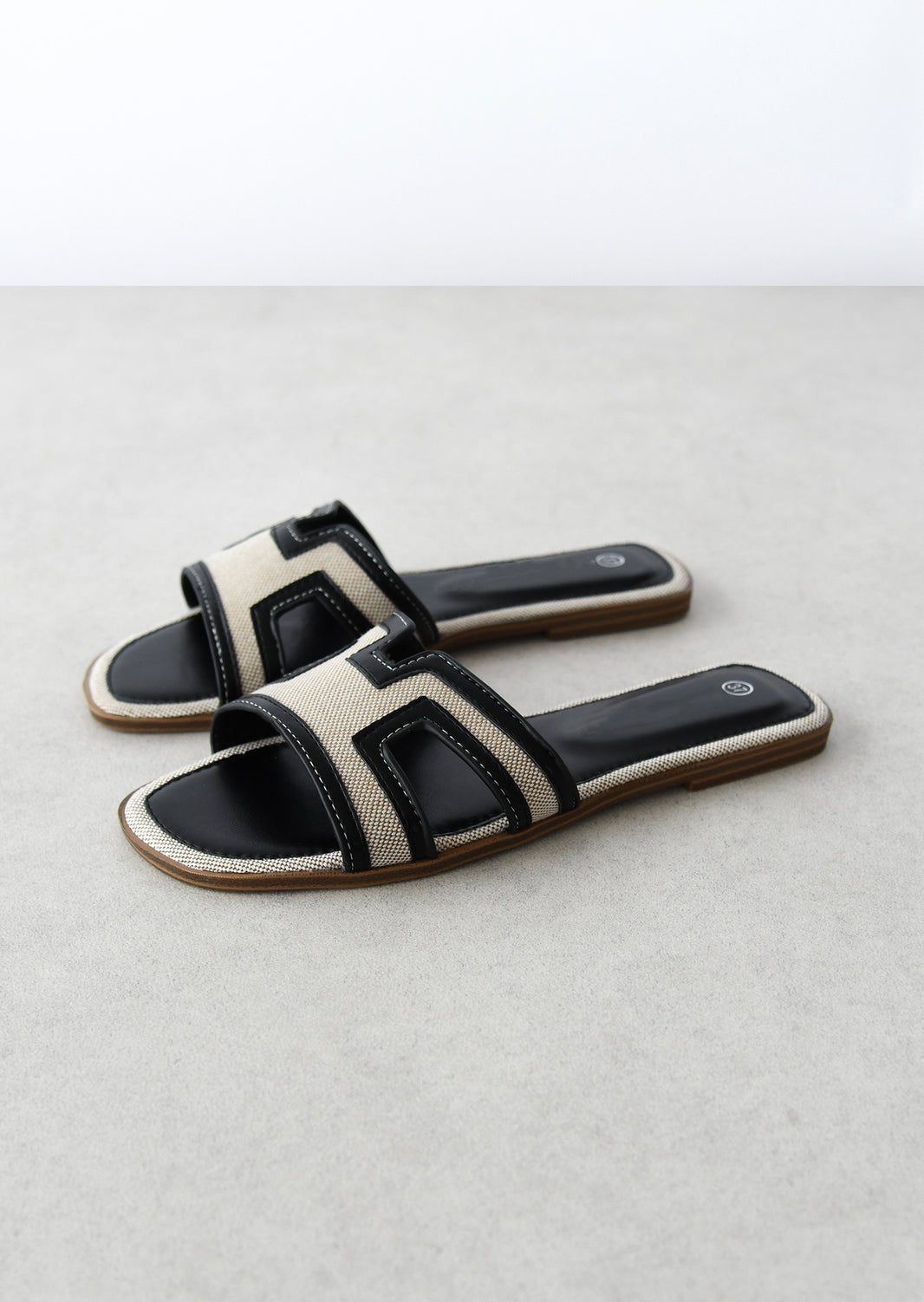 Flat fabric sandals 