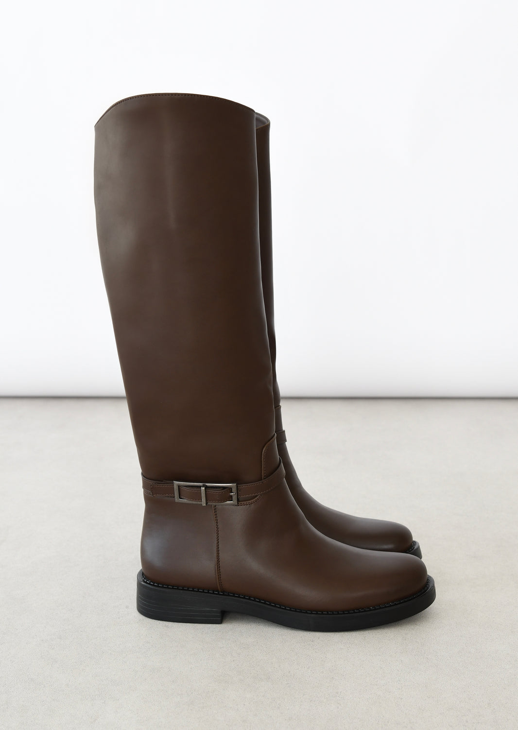 Bottes plates avec bride