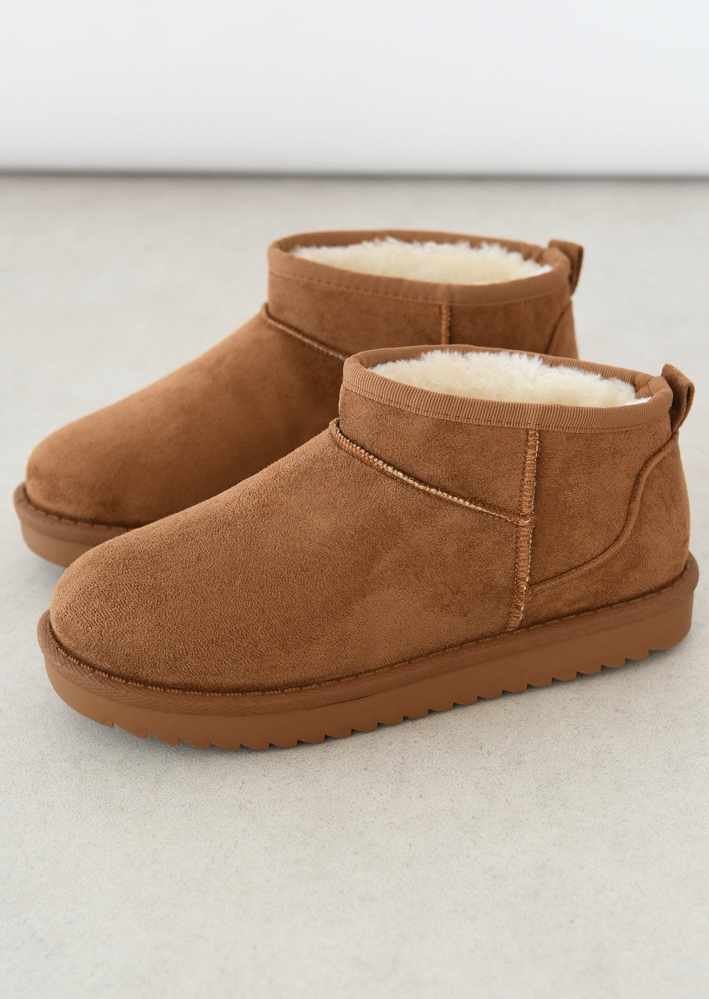 Low chestnut boots