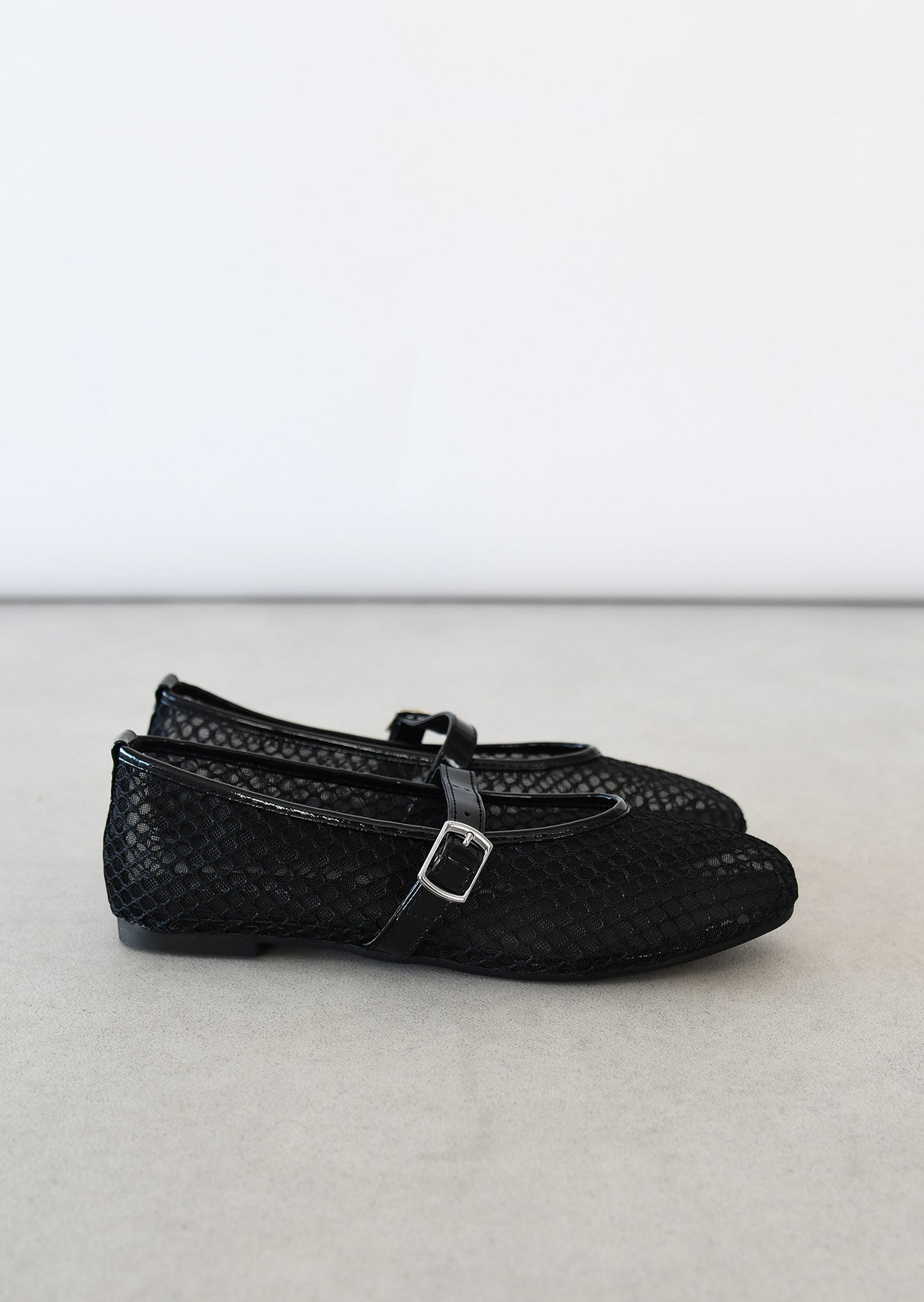 Mesh ballet flats with strap 