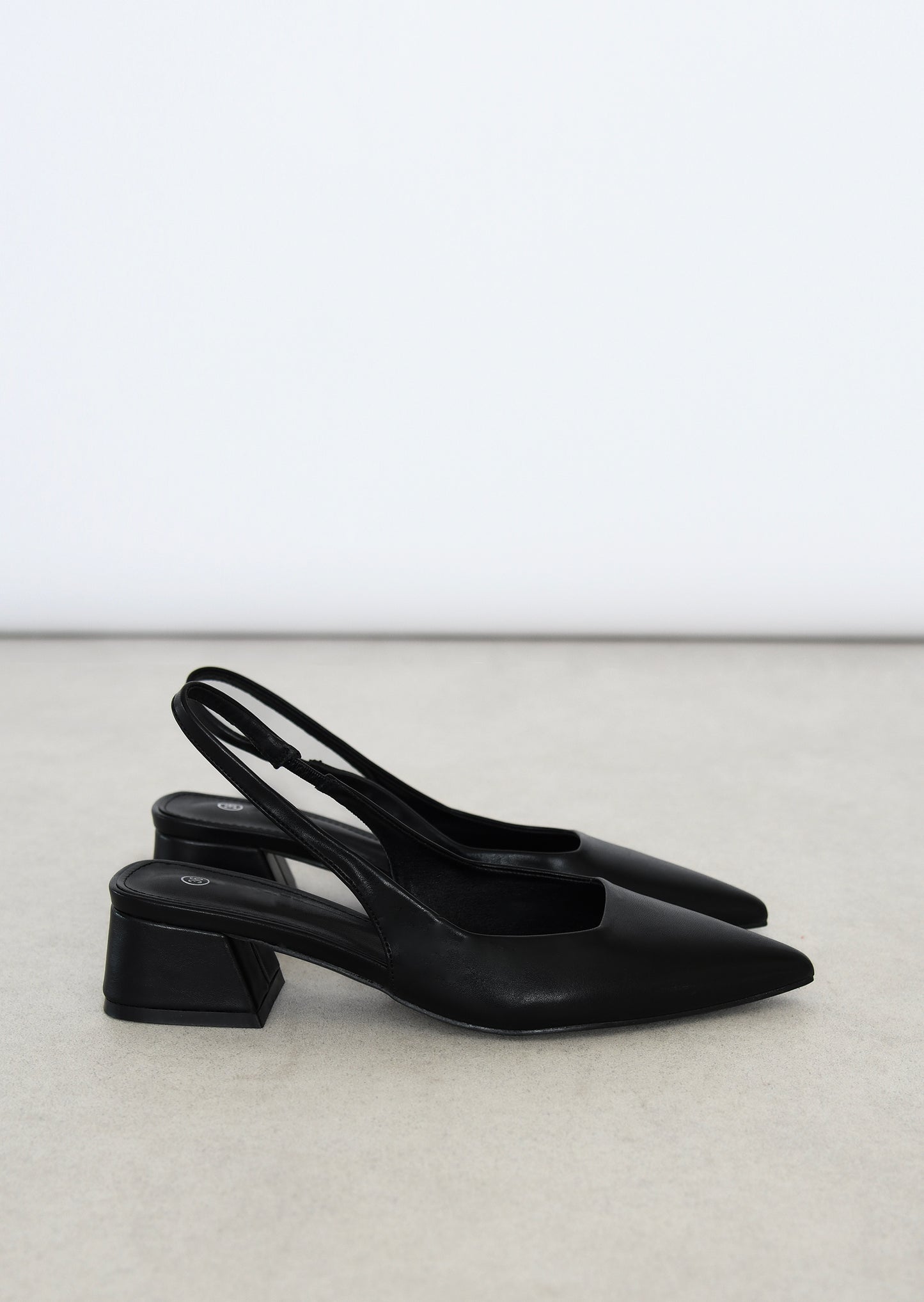 Block heel slingback