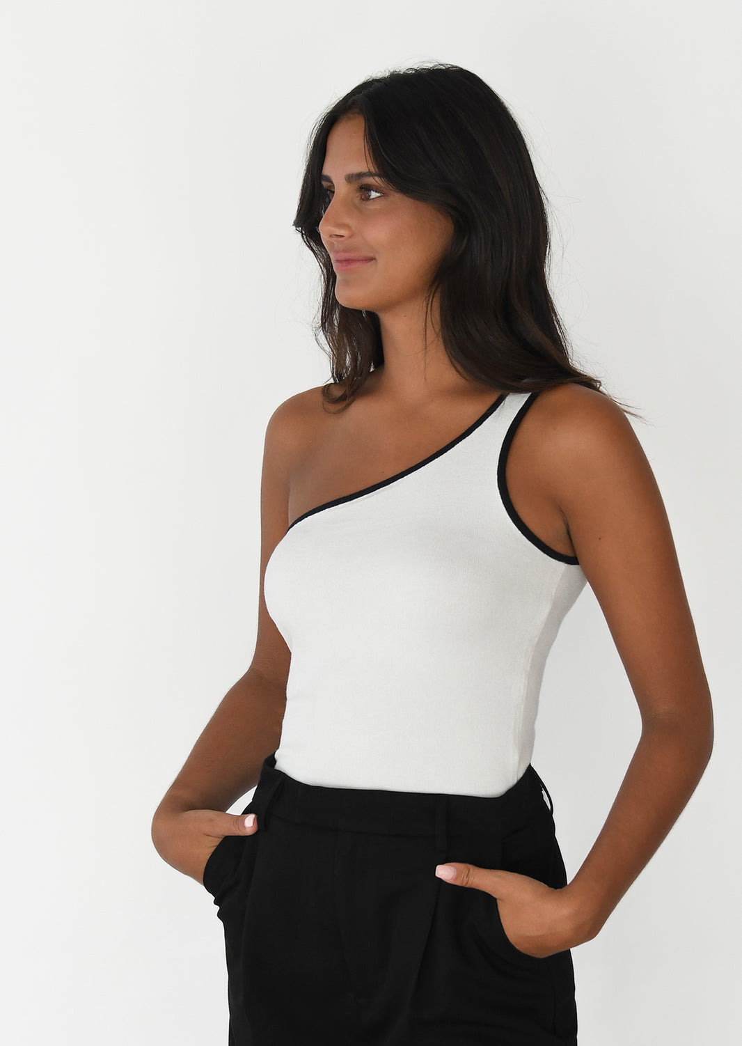 Asymmetric contrast trim top