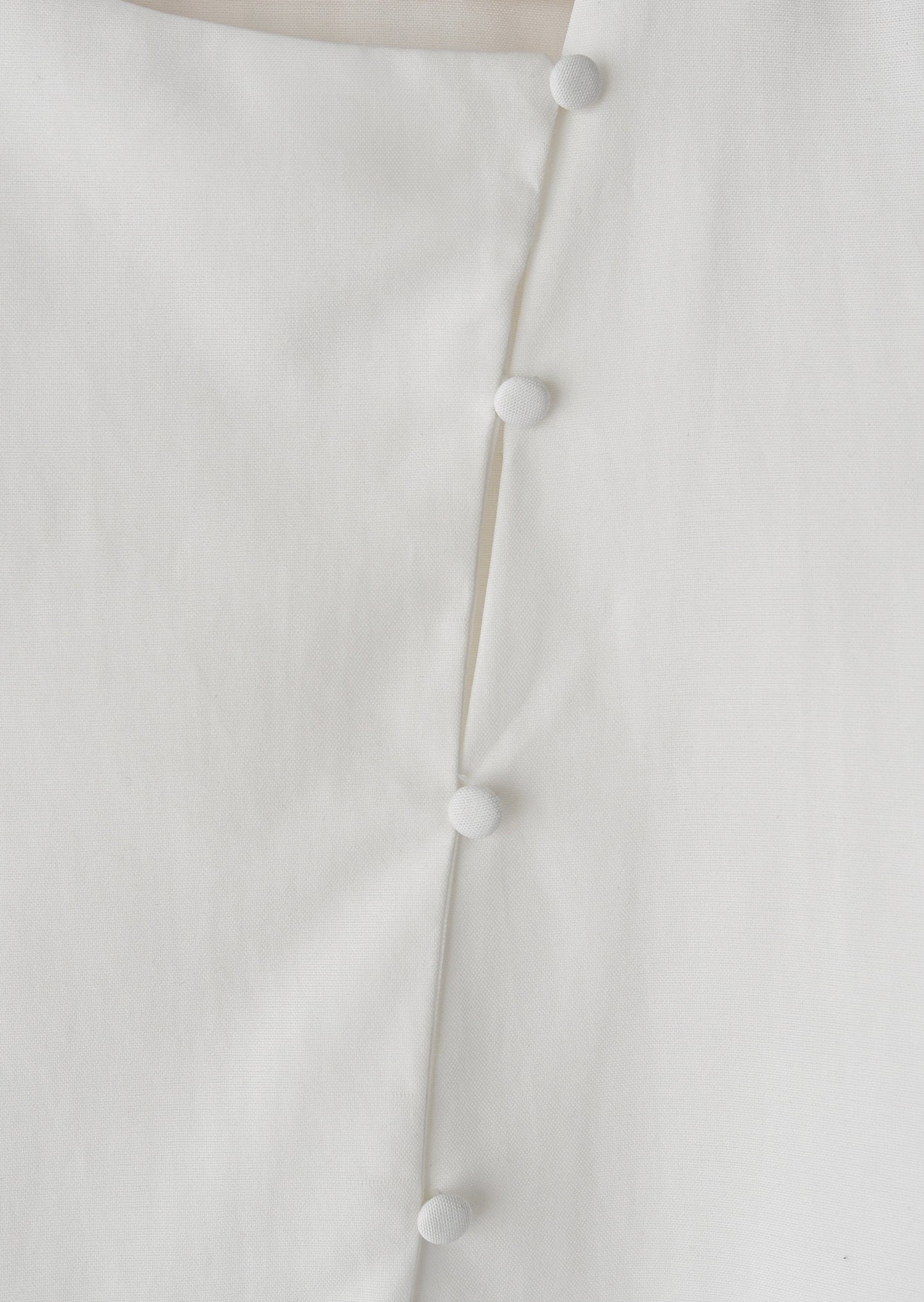 Blusa asimétrica con botones