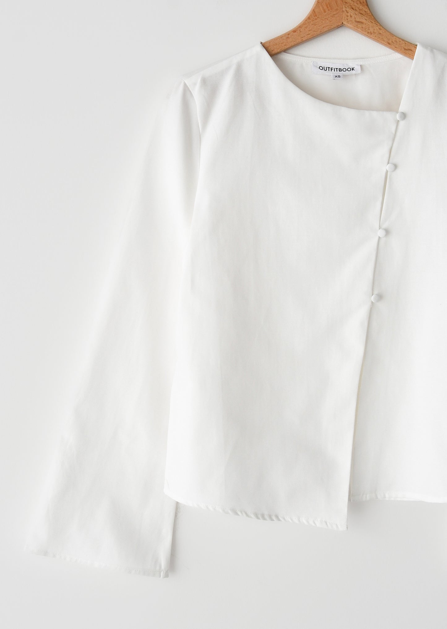 Blusa asimétrica con botones