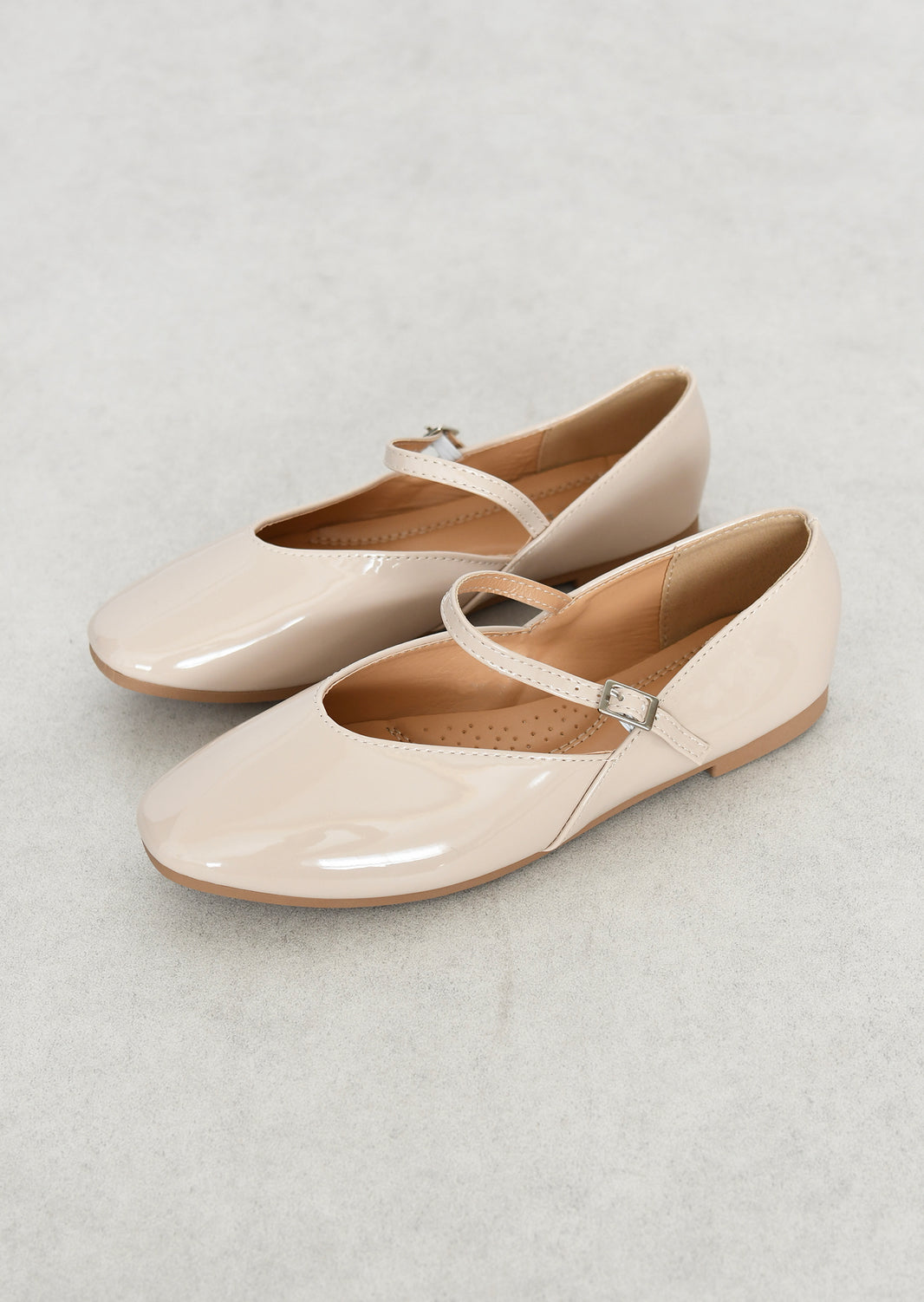 Ballet flats with strap