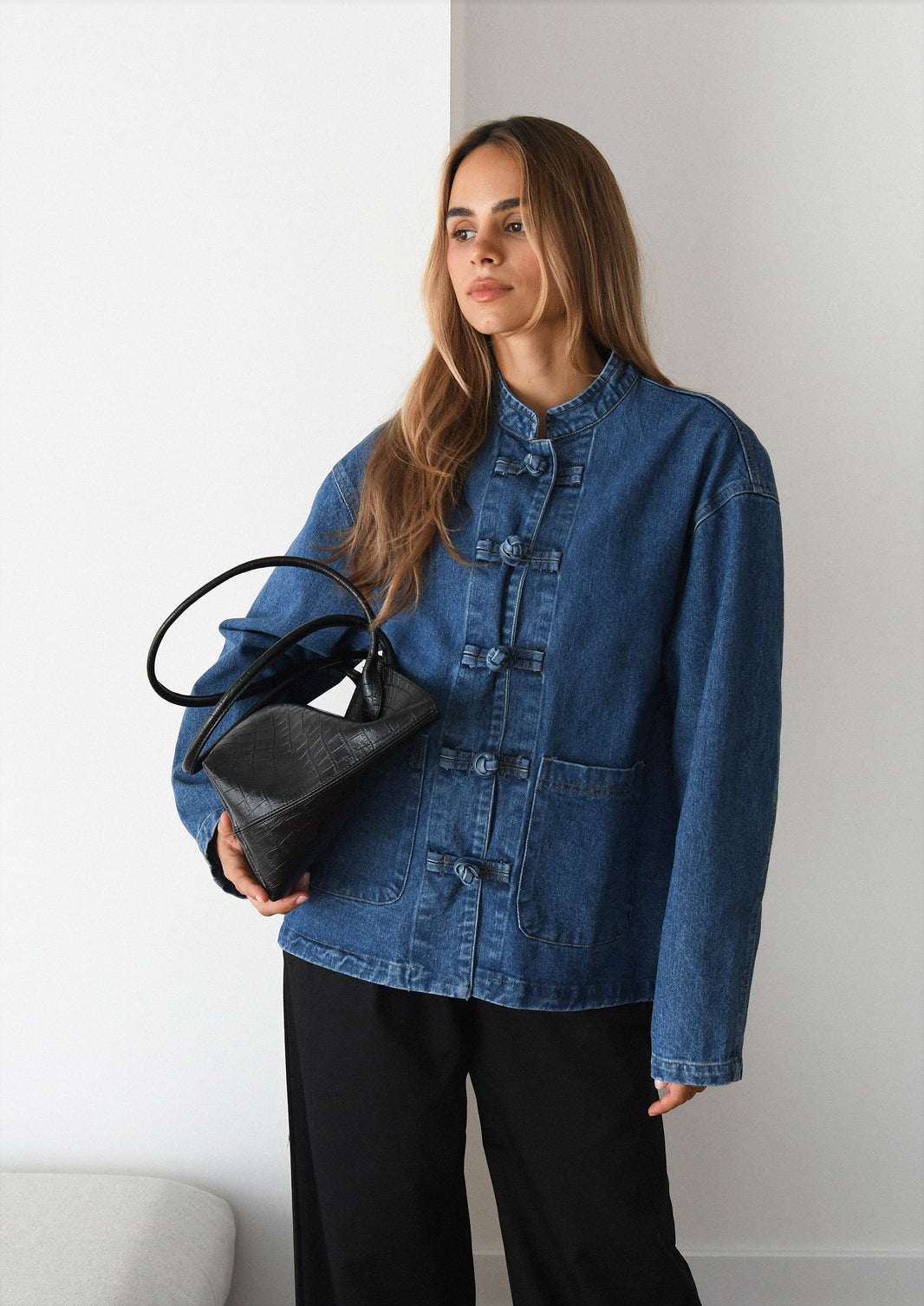 Veste en jean à brandebourgs