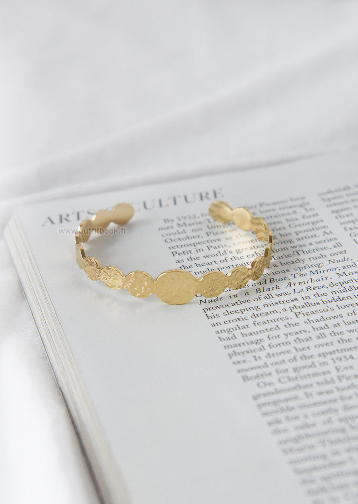Gold tone bracelet with hammered effect