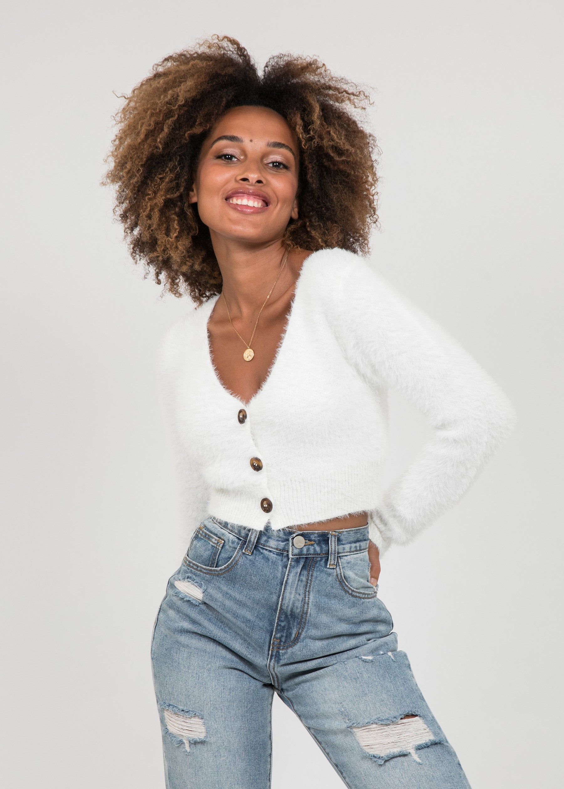 Fluffy cropped cardigan in white Outfitbook.fr