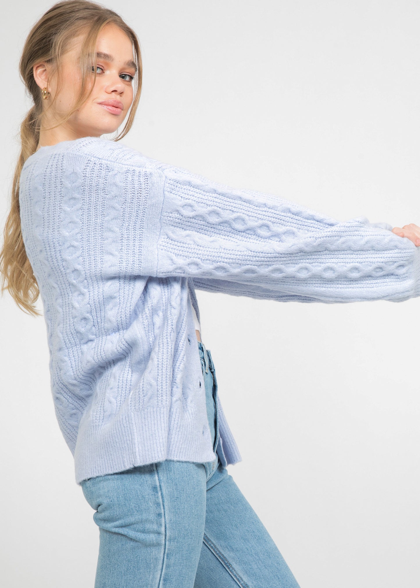 Cardigan en maille torsadé bleu