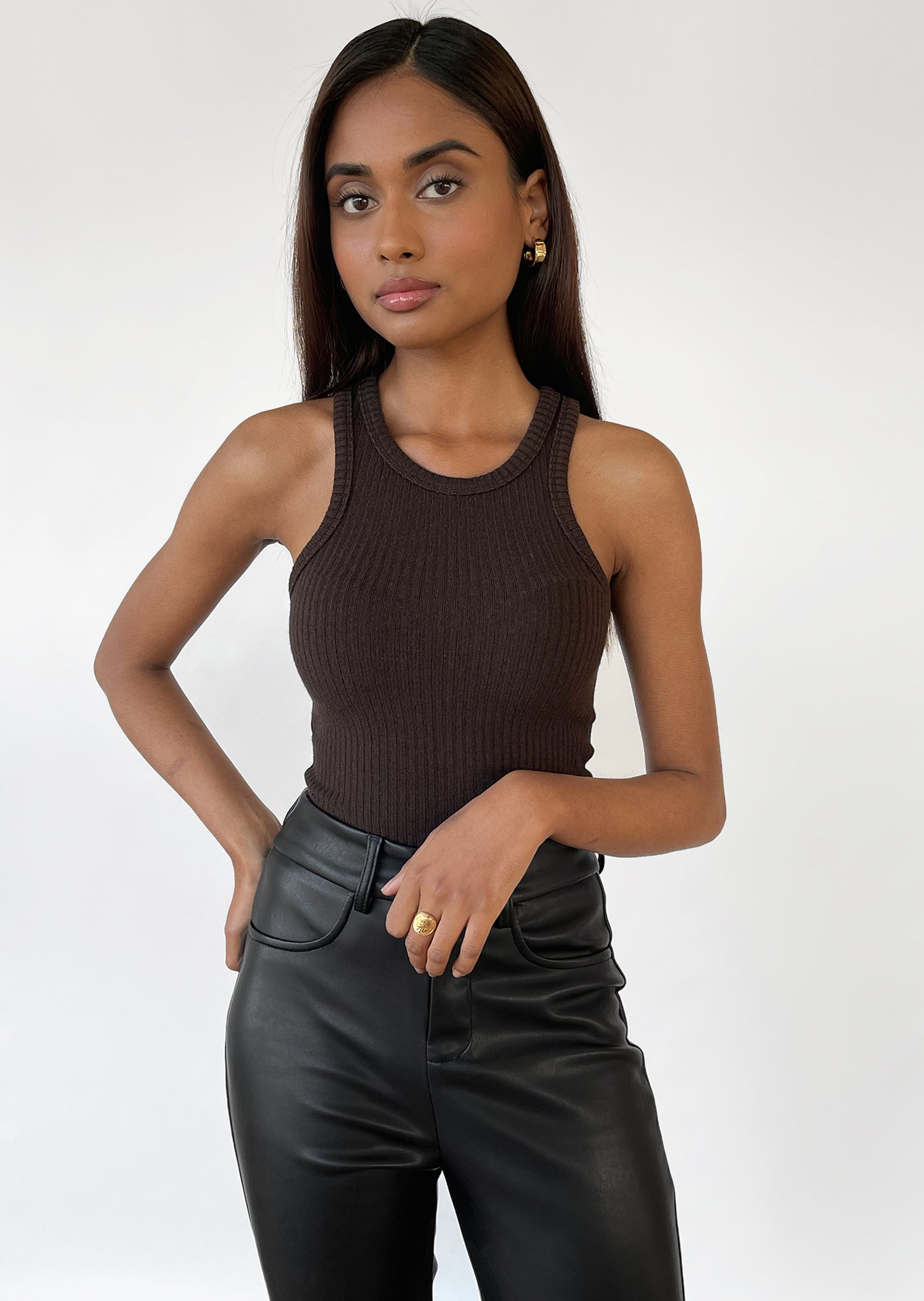 Knitted rib vest in brown