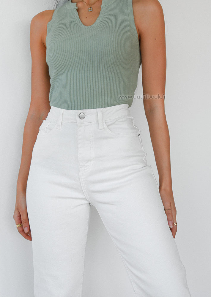 White High waisted mom fit jeans