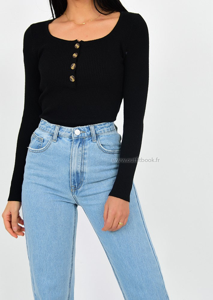 High waisted mom jeans in light blue