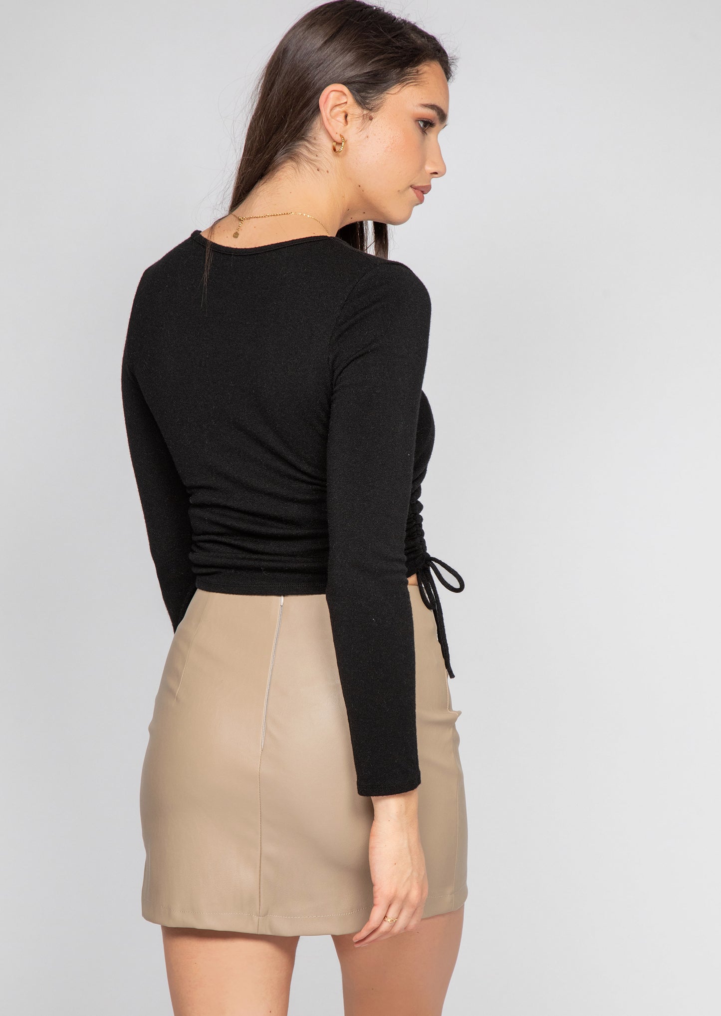 Faux leather skirt with slit in beige