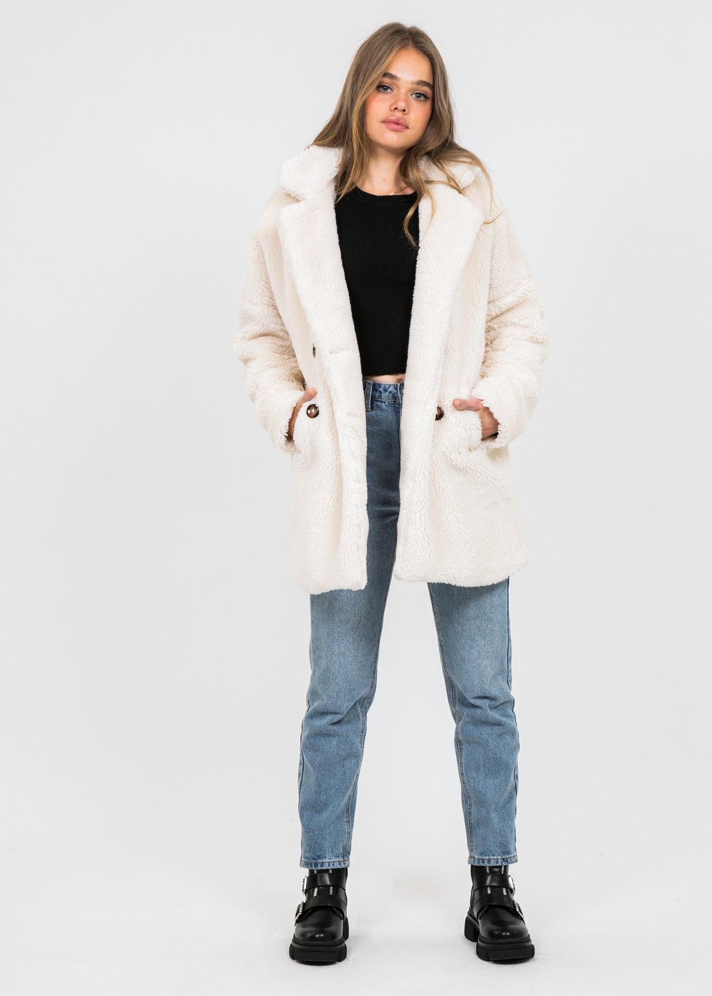 Manteau fausse fourrure crème