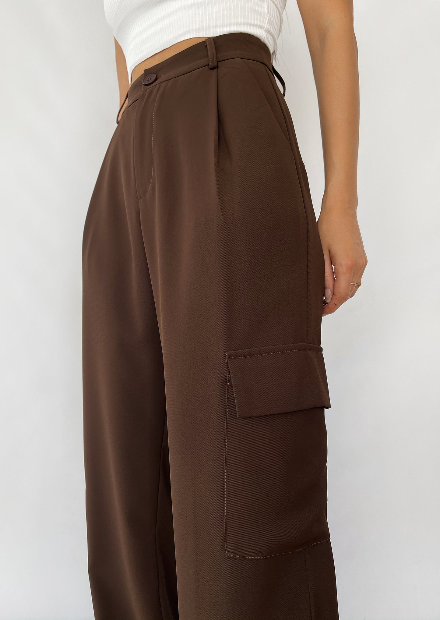 Wide leg cargo pants in brown
