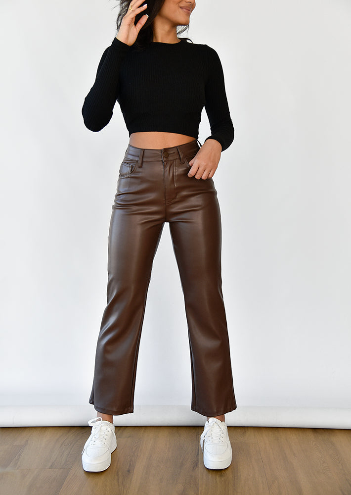 Pantalon droit en similicuir marron