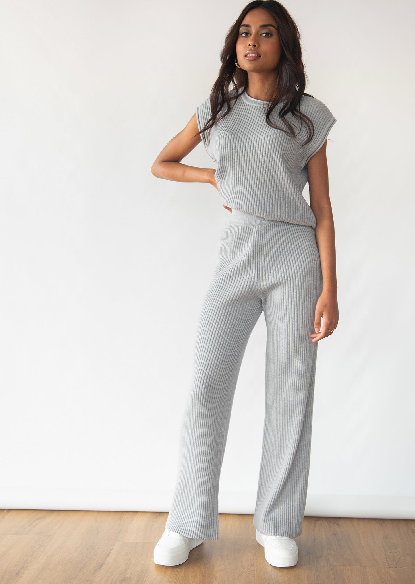 Knitted ribbed trousers in grey