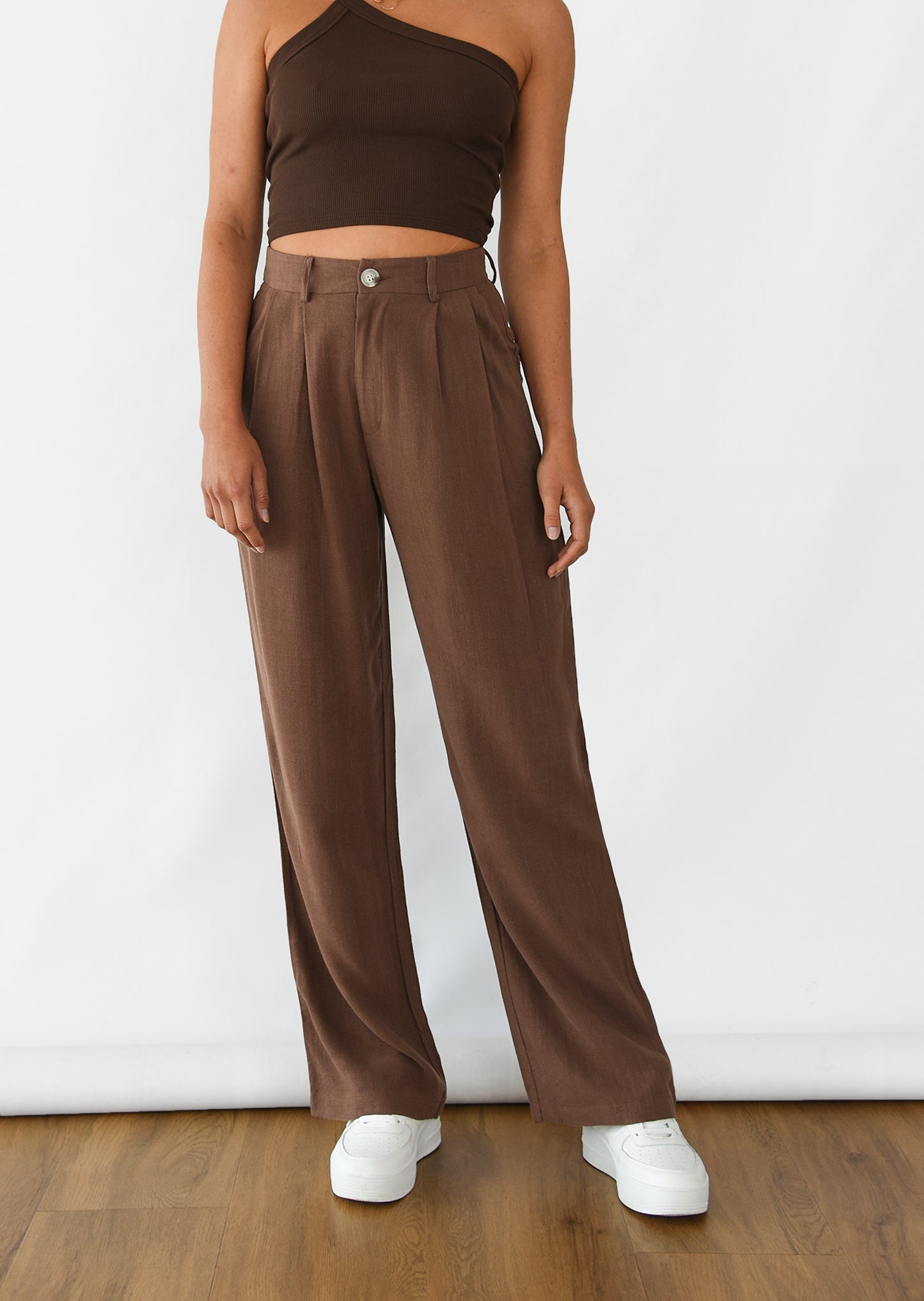 Pantalones de pernera ancha de lino en marron
