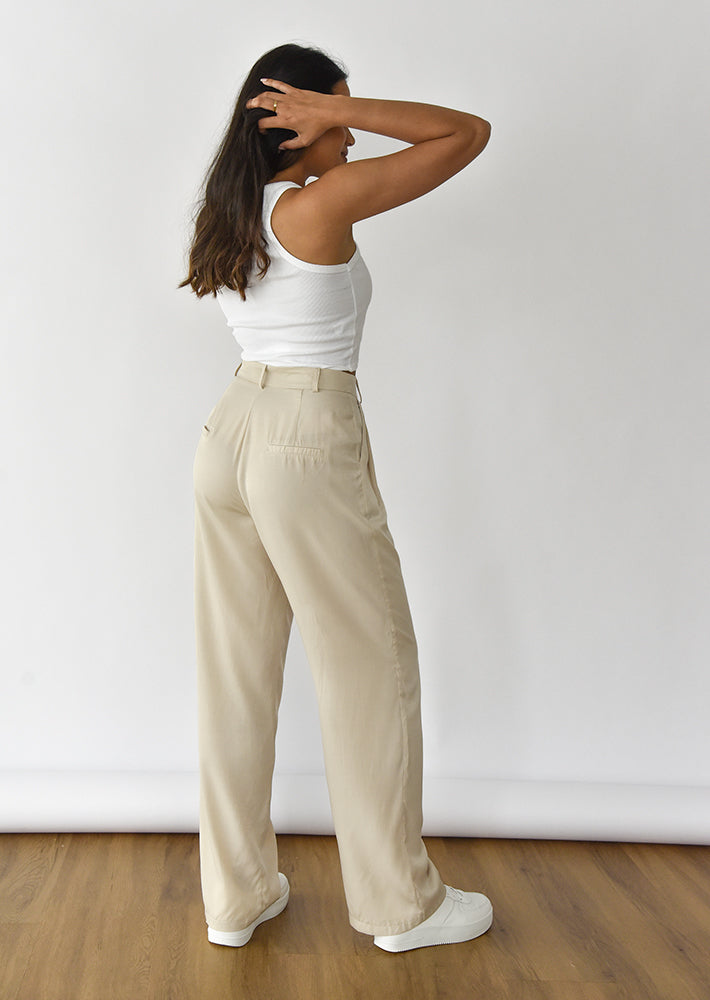 Flowy wide outlet leg trousers