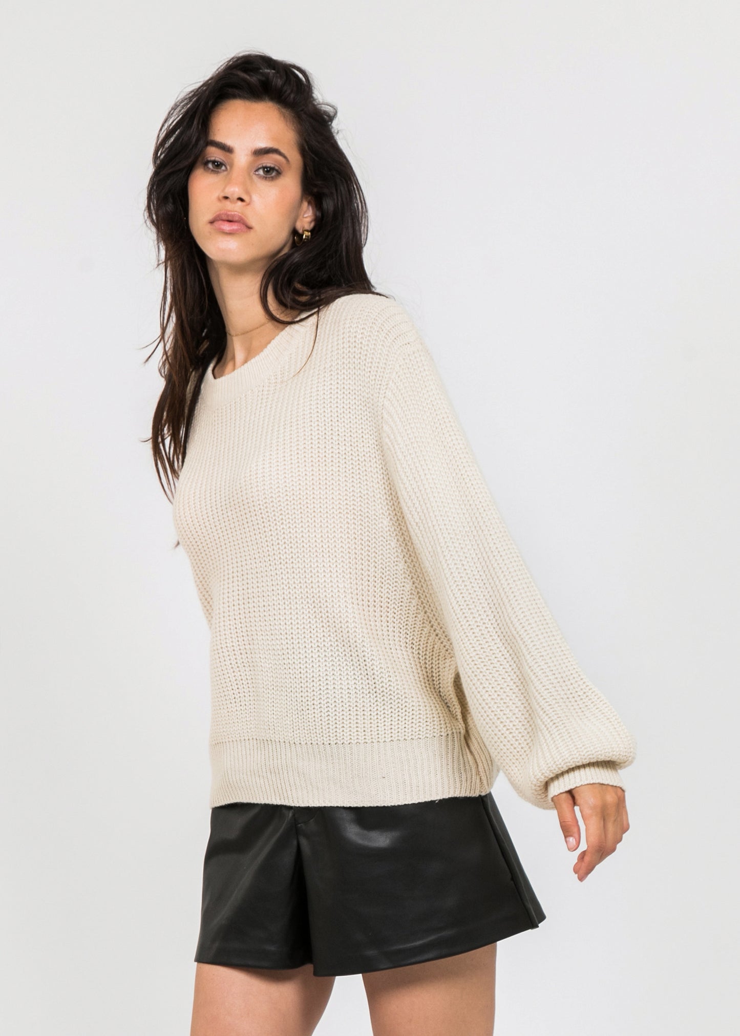 Oversize round neck jumper in beige