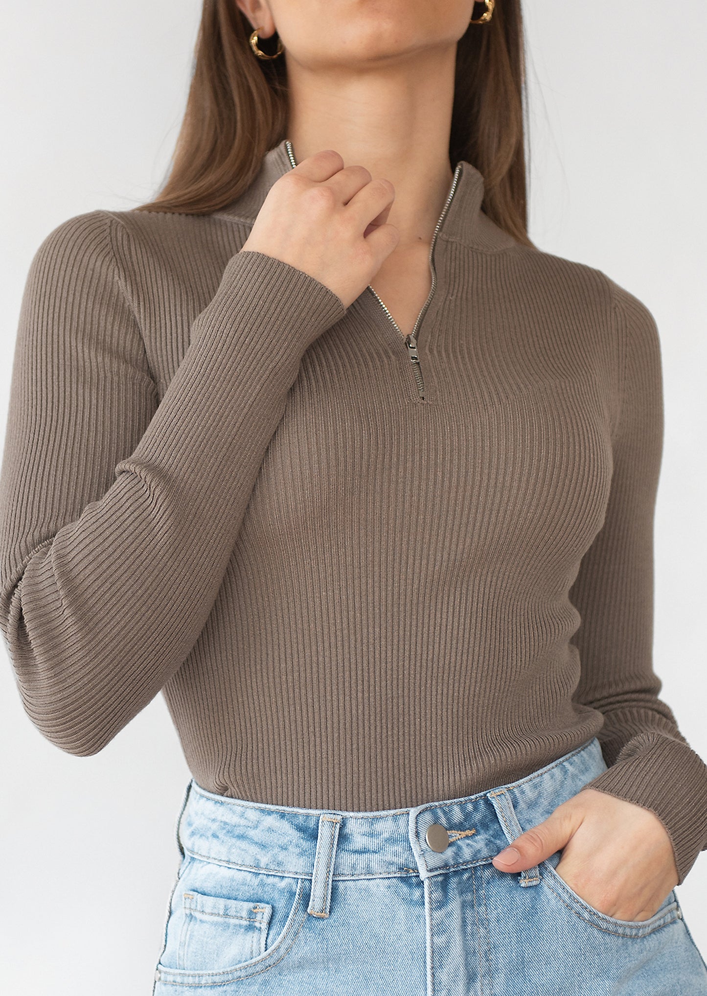 Pull côtelé avec col zippé taupe