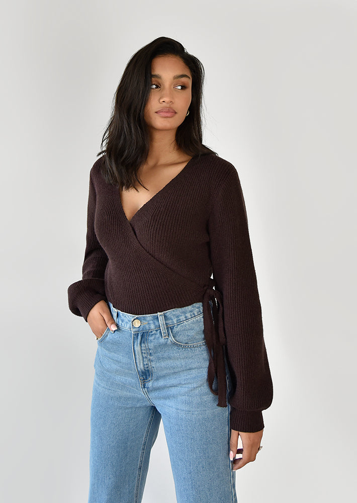 Wrap knitted jumper with balloon sleeves in brown