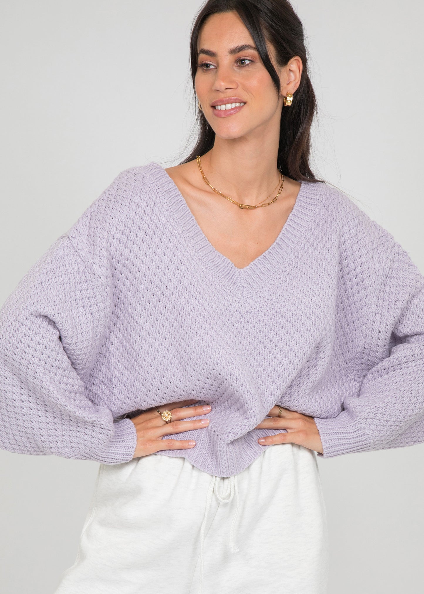 Pull col V oversize en maille torsadée lilas