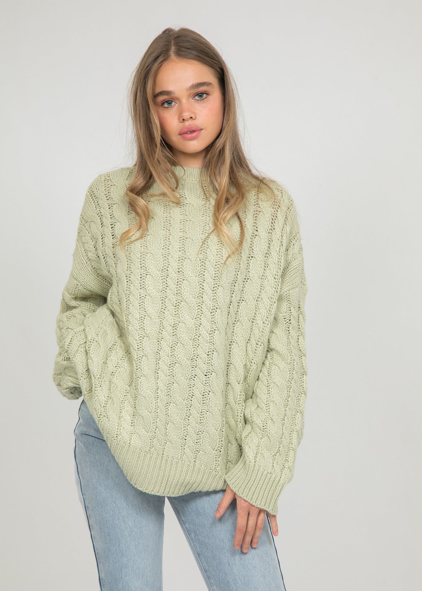 Cable knit round neck jumper in green