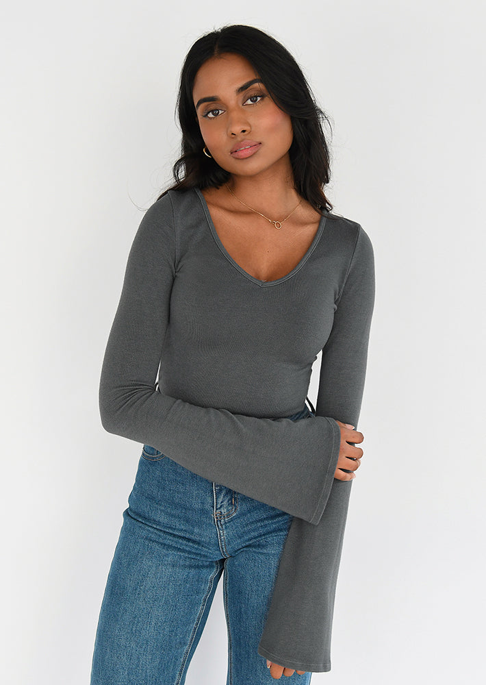 Fine knit V-neck sweater