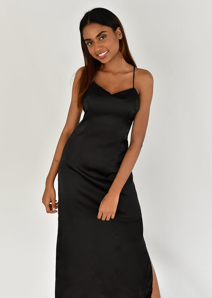 Robe en satin fendue noir - Main Image