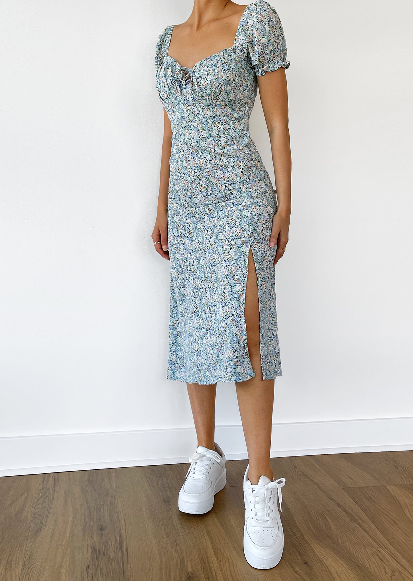 Floral midi dress with thigh split in floral blue