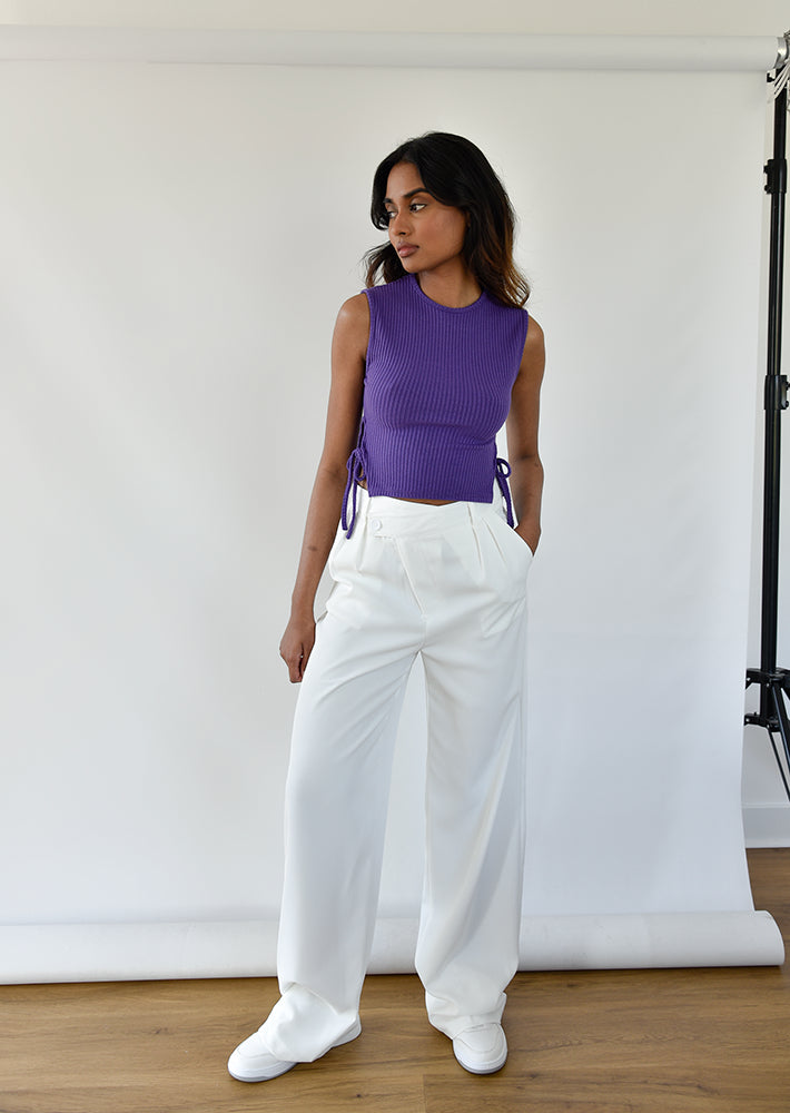 Top sin mangas con laterales anudados