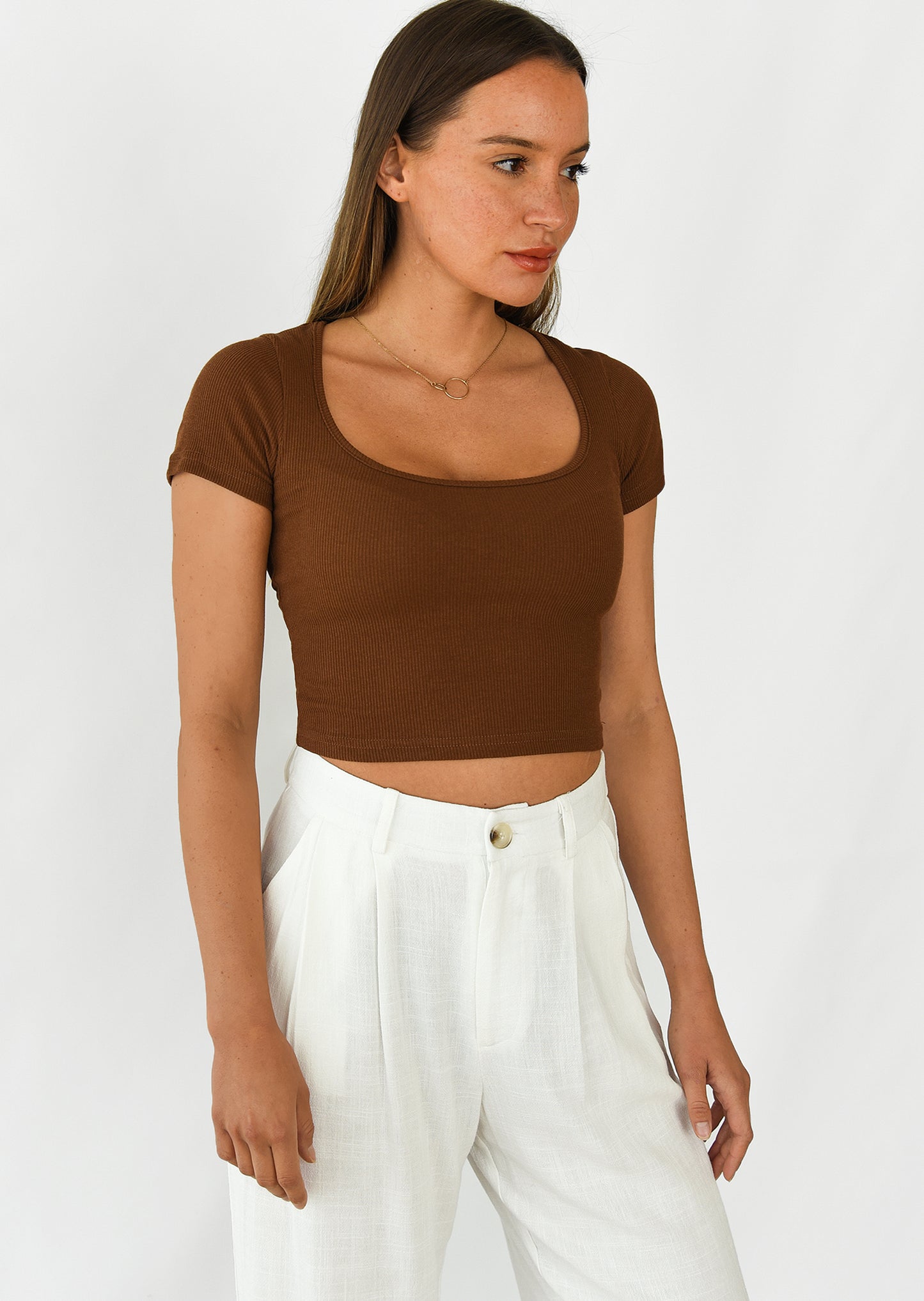 Ribbed top with round neck in brown