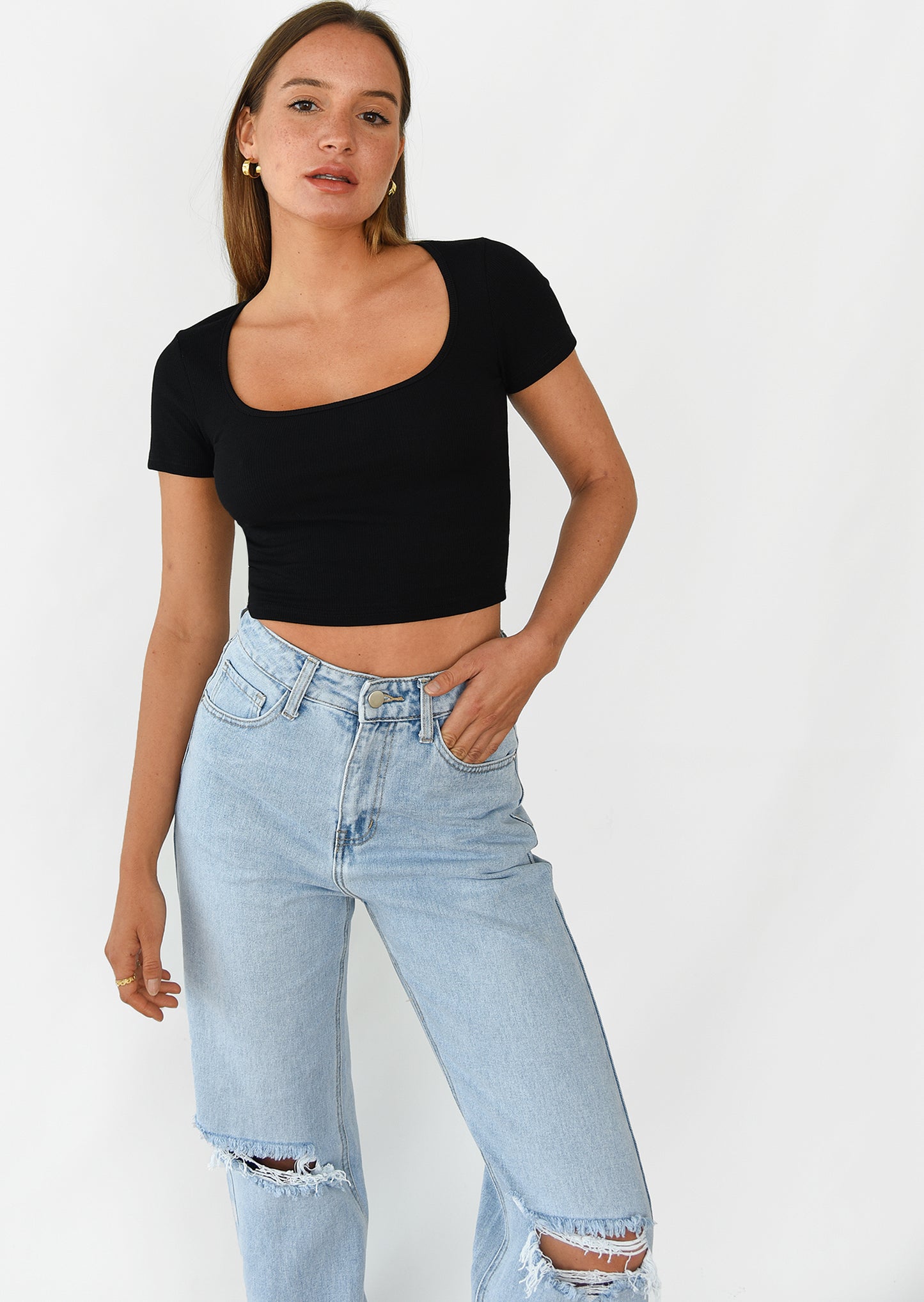 Ribbed top with round neck in black