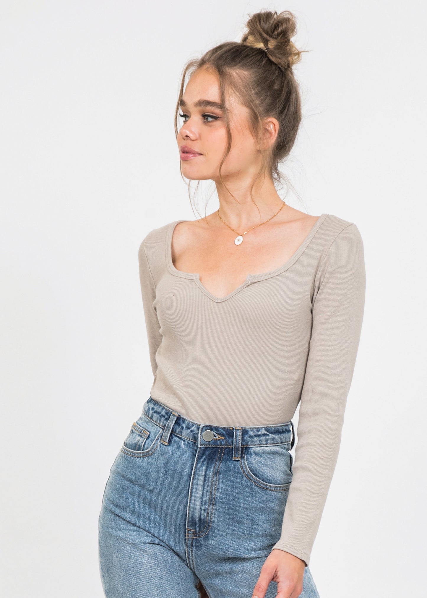 Long sleeves top with notch detail in beige
